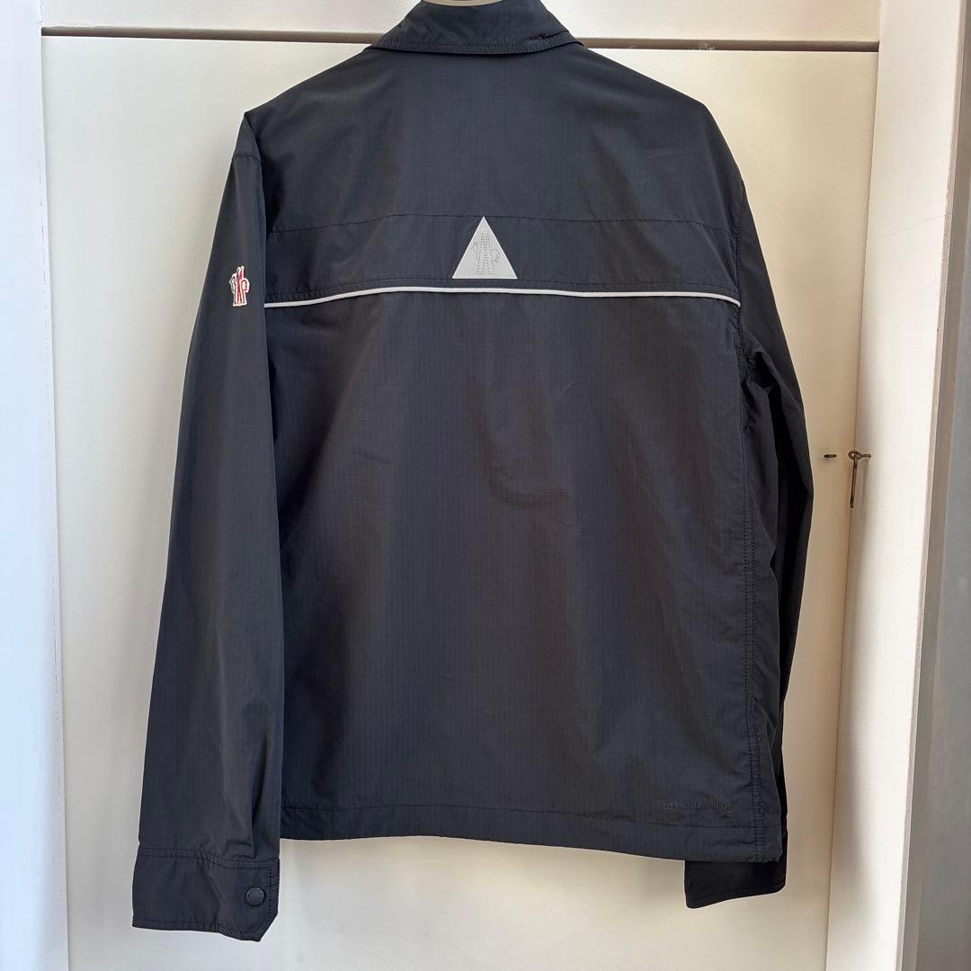 新品未使用！黒モンクレール　ウィンドブレーカー！