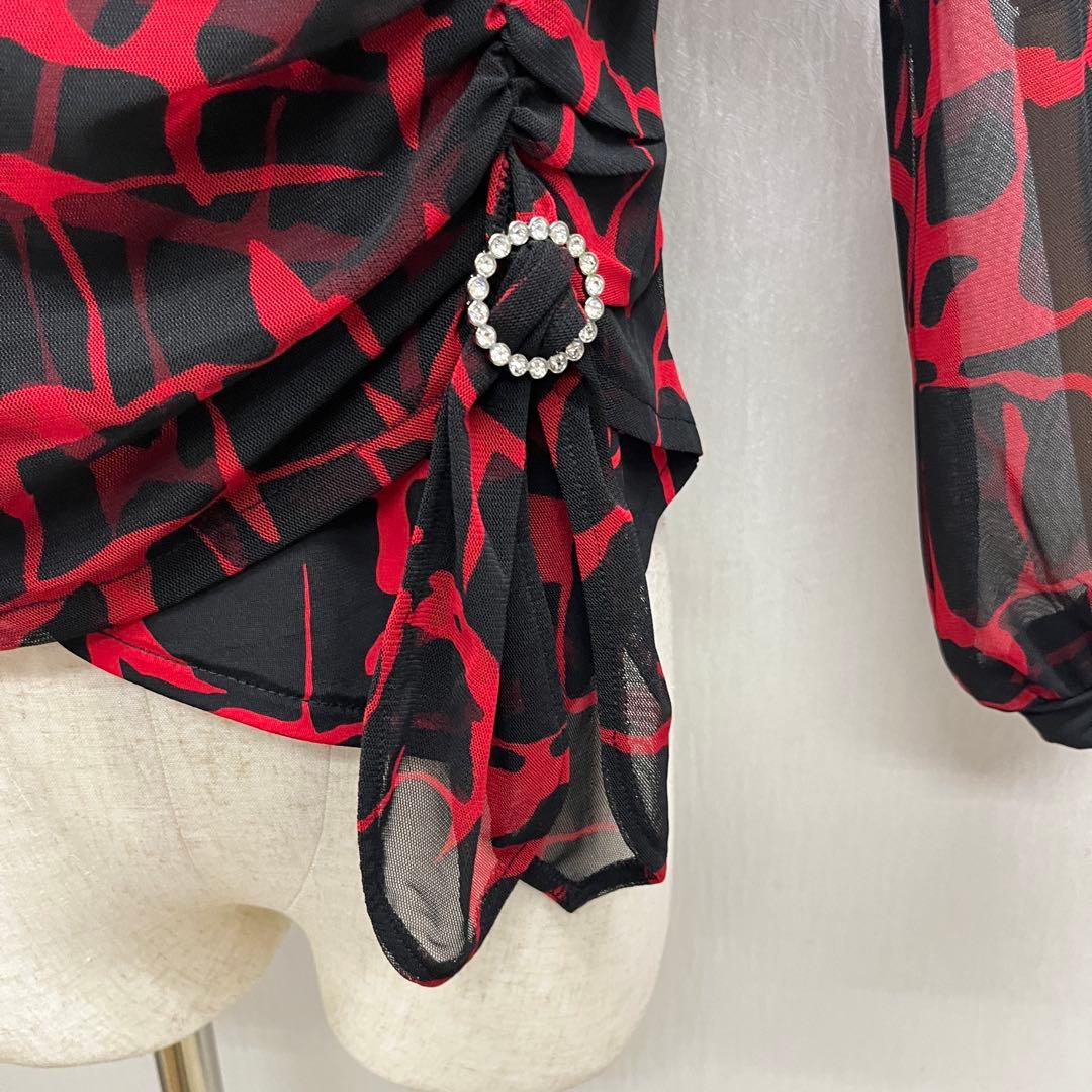 新品 JOAN トップス 黒地に赤 サイズL