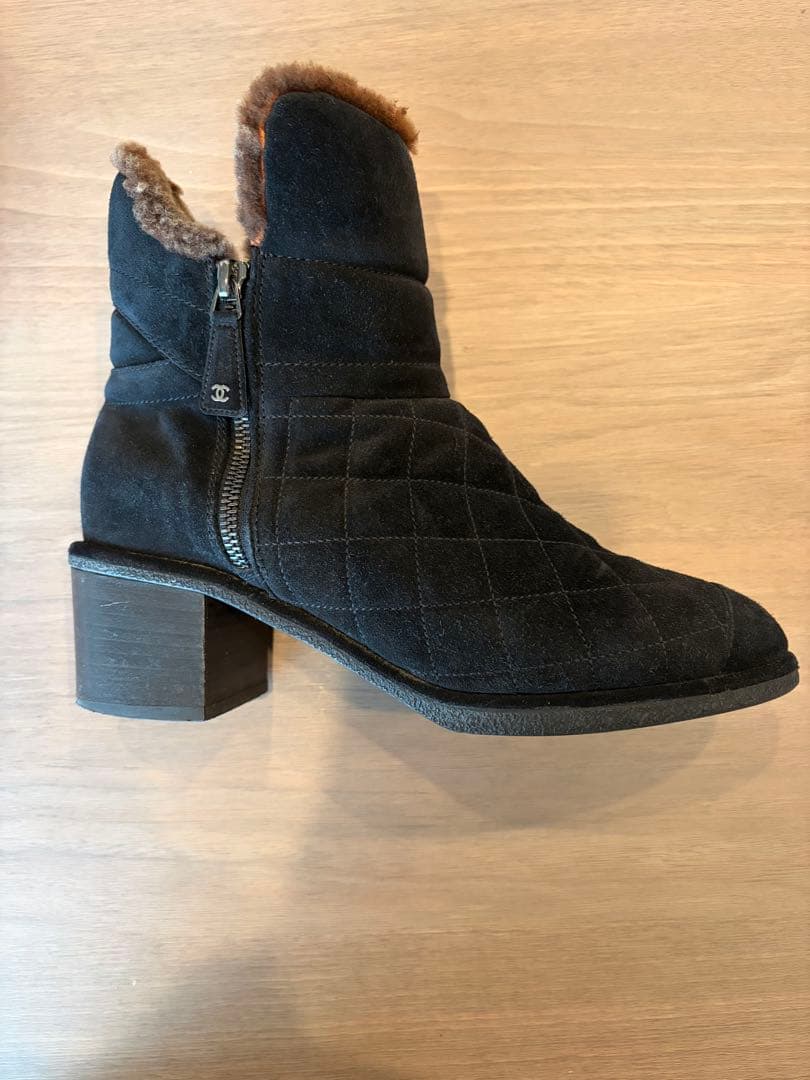 シャネルCHANEL⭐️ファー付きブラックスエードムートンブーツ