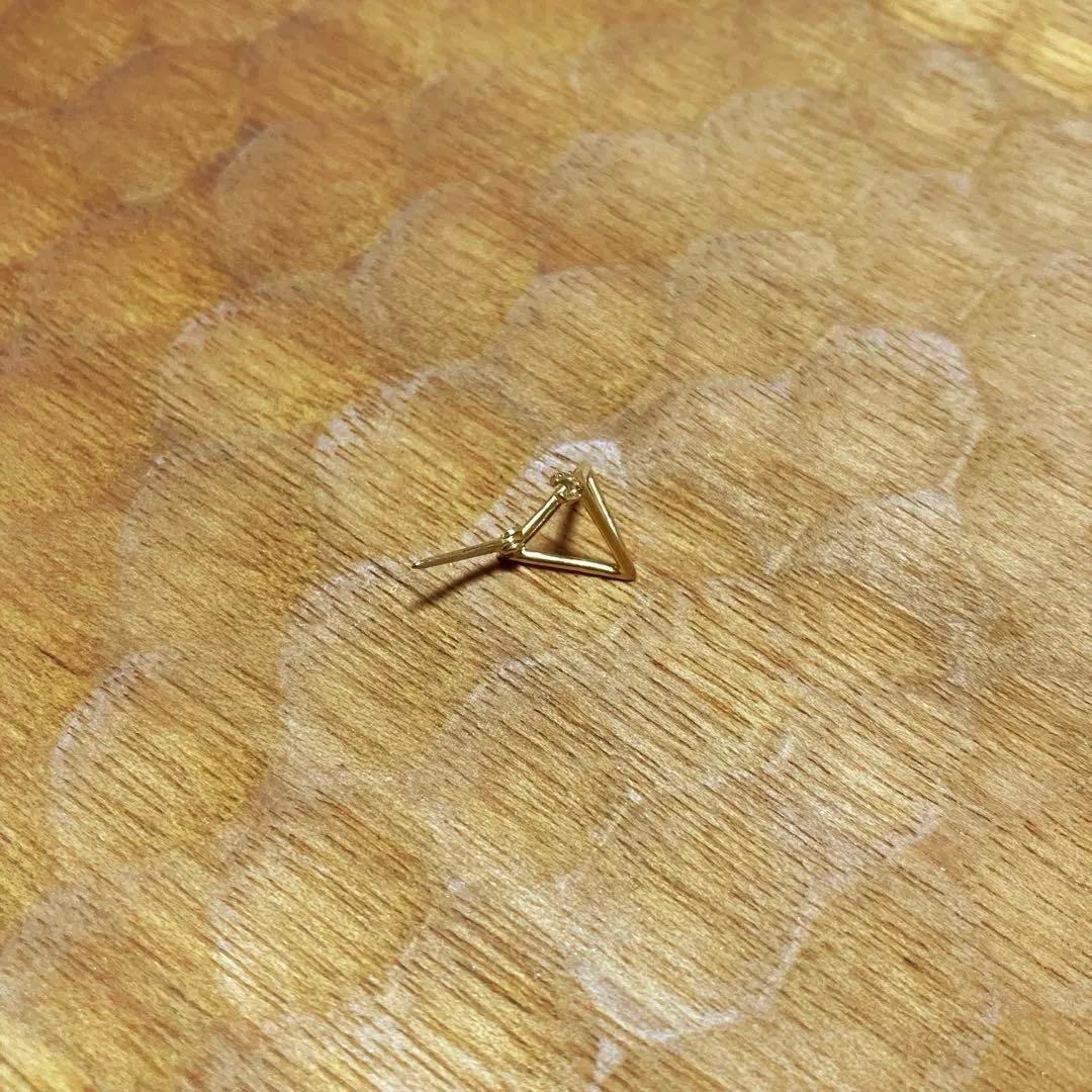美品 SHIHARA トライアングルピアス 10mm K18YG 片耳用