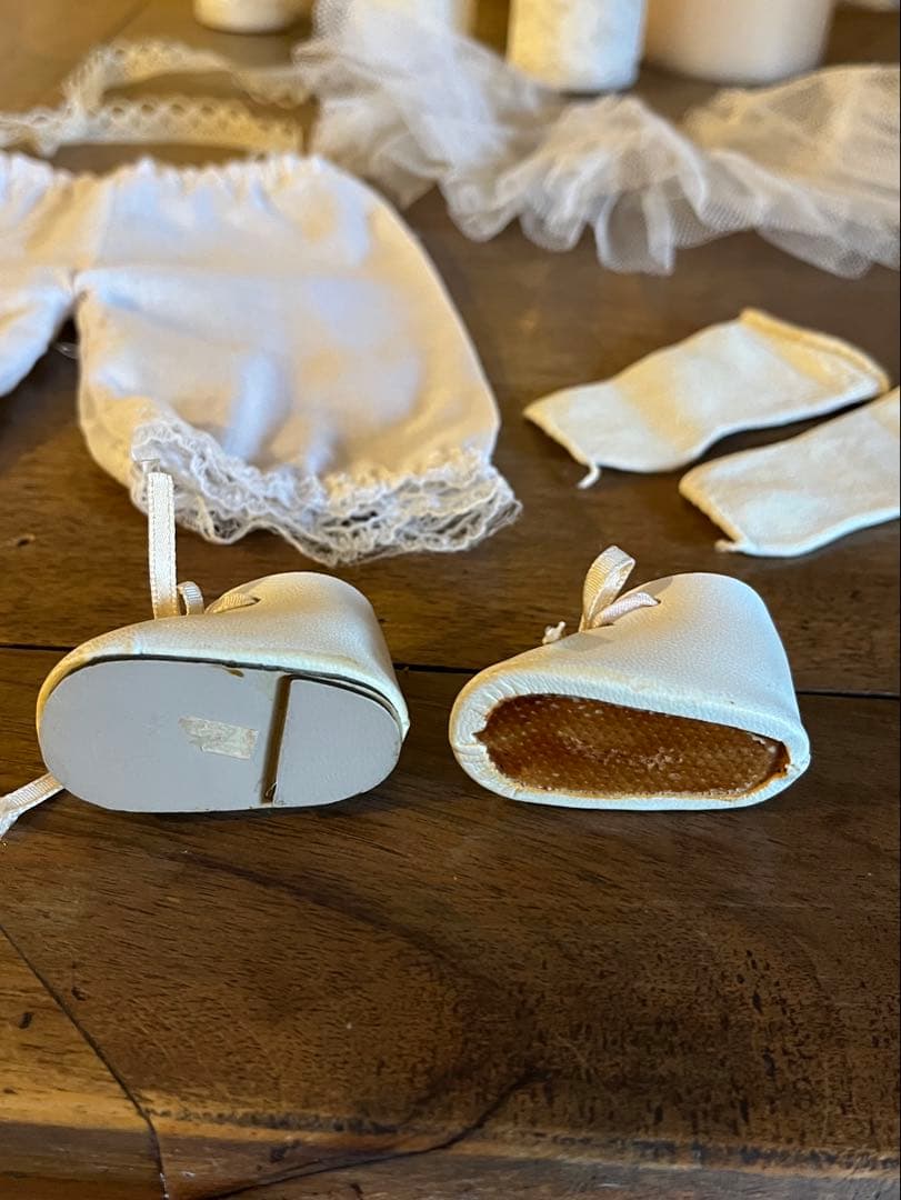 ◆フランスアンティーク｜限定1セットビスクドールフリルレスドレス靴ペチコート靴下