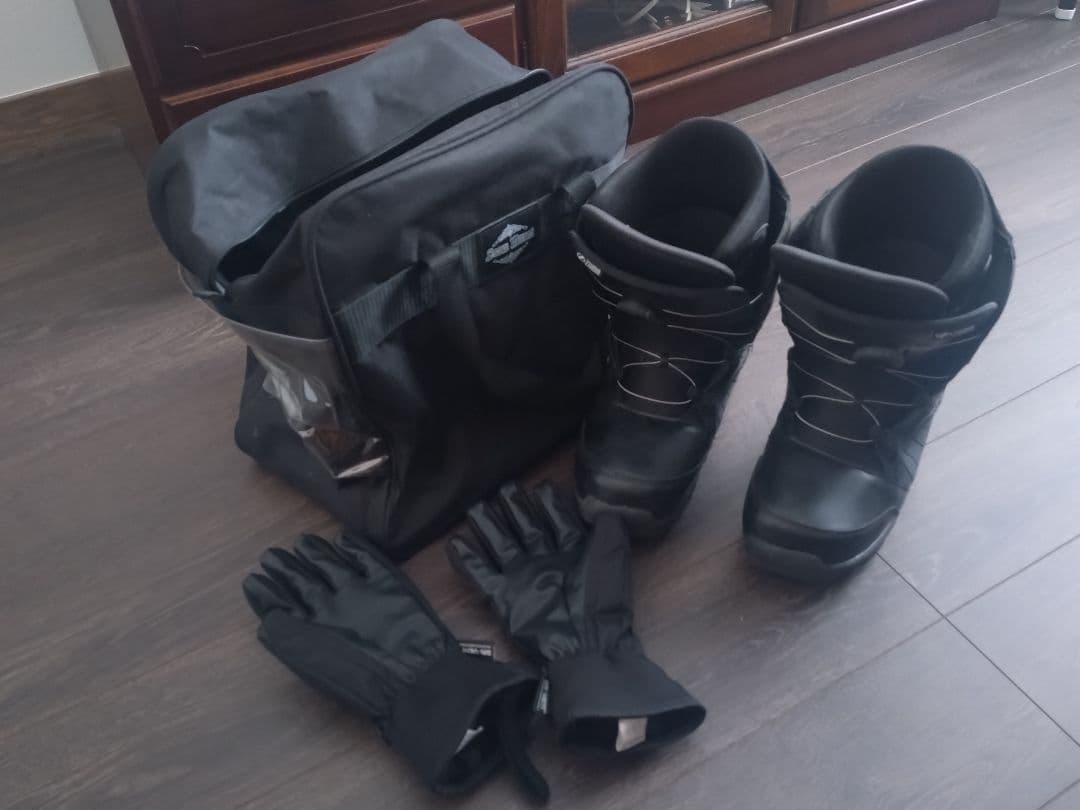 ZUMA スノーボードブーツ 手袋 バッグ付き