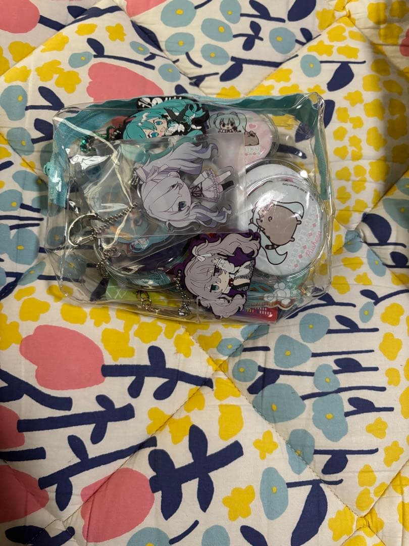 初音ミク アクリルキーホルダー　ピンバッジ　セット