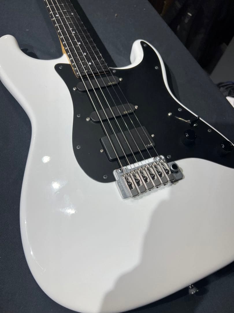 MOON オーダーストラト　EMG アクティブ　ムーニーロゴ　白