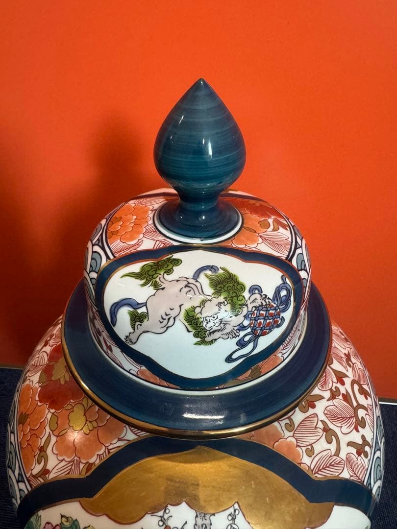 2055 有田焼 勝右衛門作 染錦 金彩色絵花鳥紋 沈香壷　飾壺