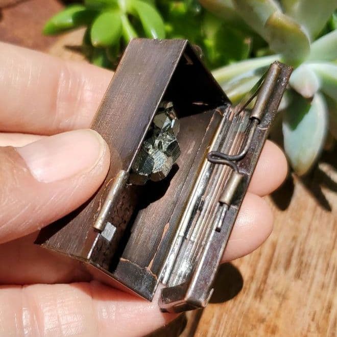 パイライト標本２　ペルー産　標本箱ペンダント