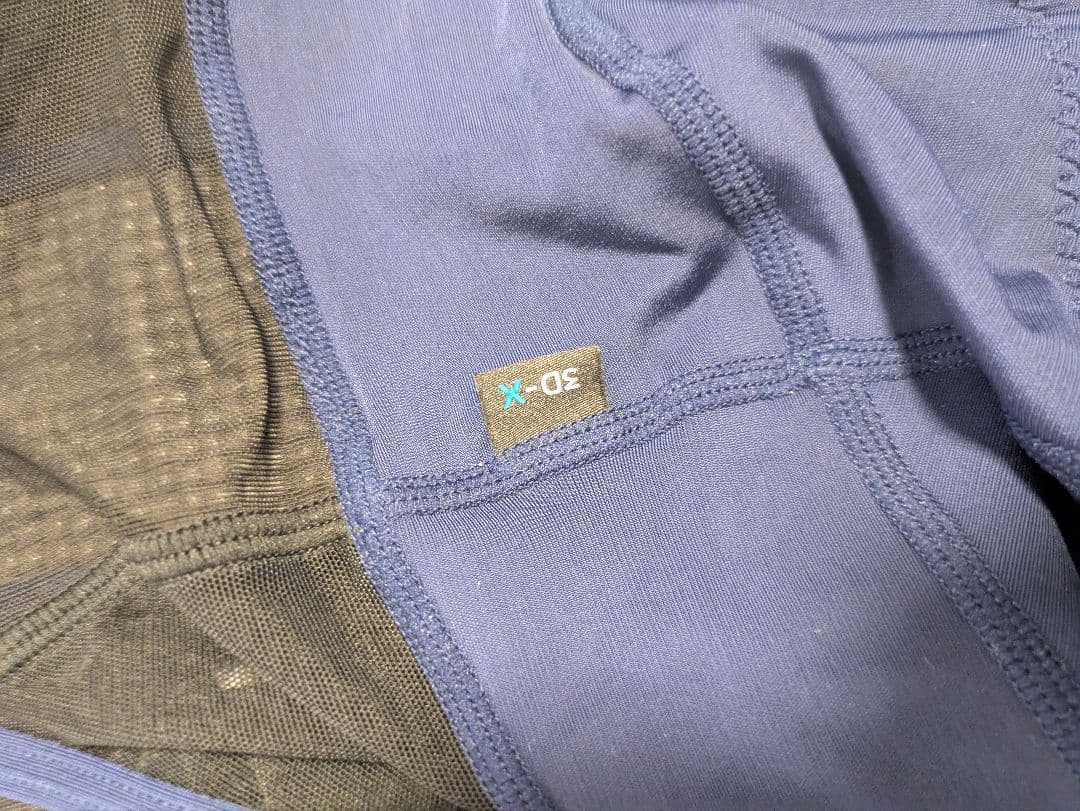 パールイズミ3dxビブショーツMサイズ　アビスカラー