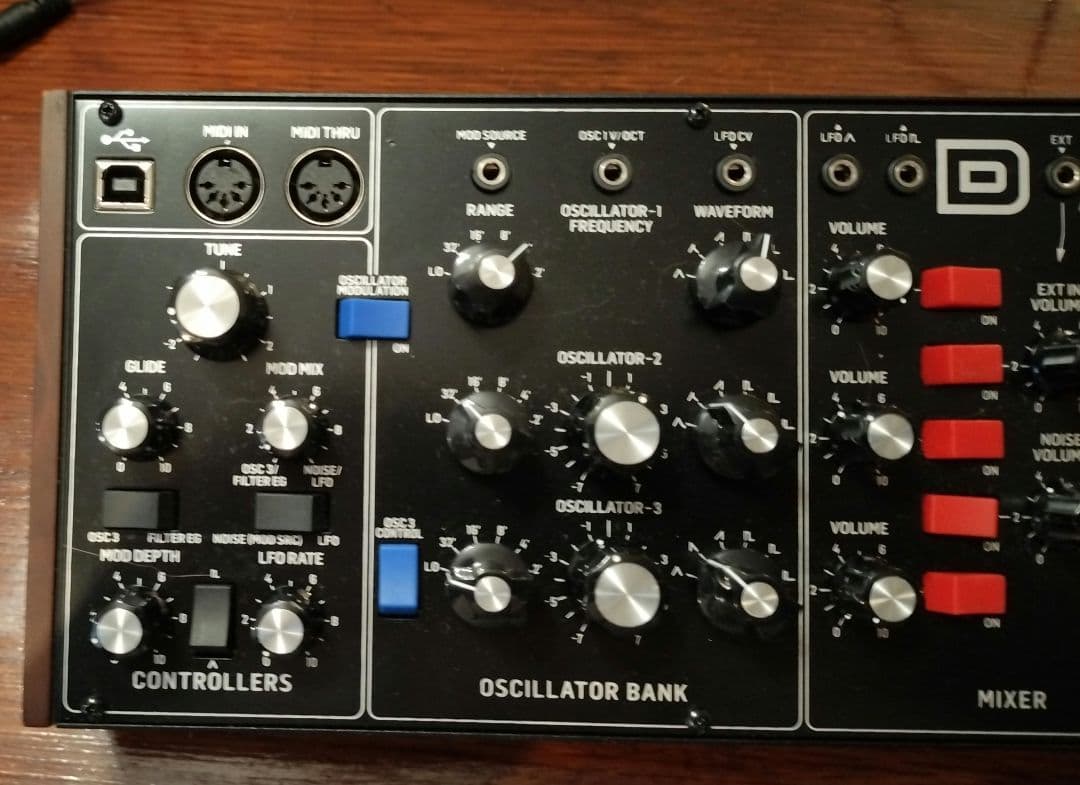鍵盤楽器 behringer MODEL D