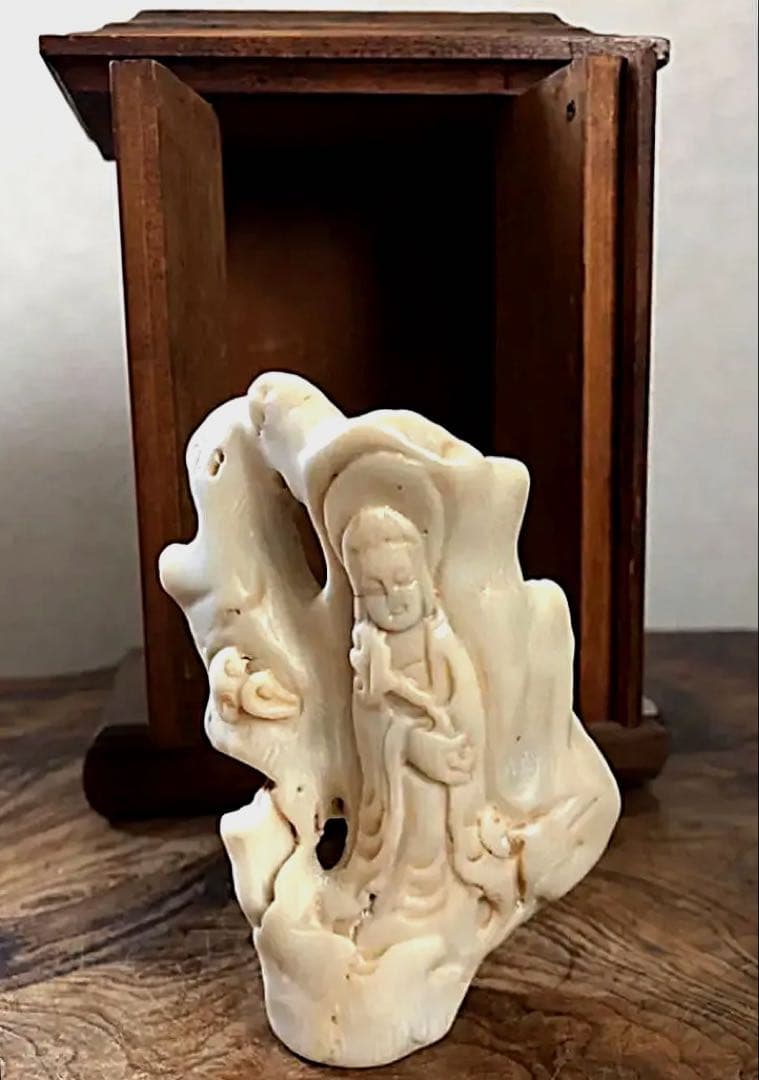 仏教美術 木厨子入り 希少 時代 天然 白珊瑚彫刻 聖観音菩薩 仏像