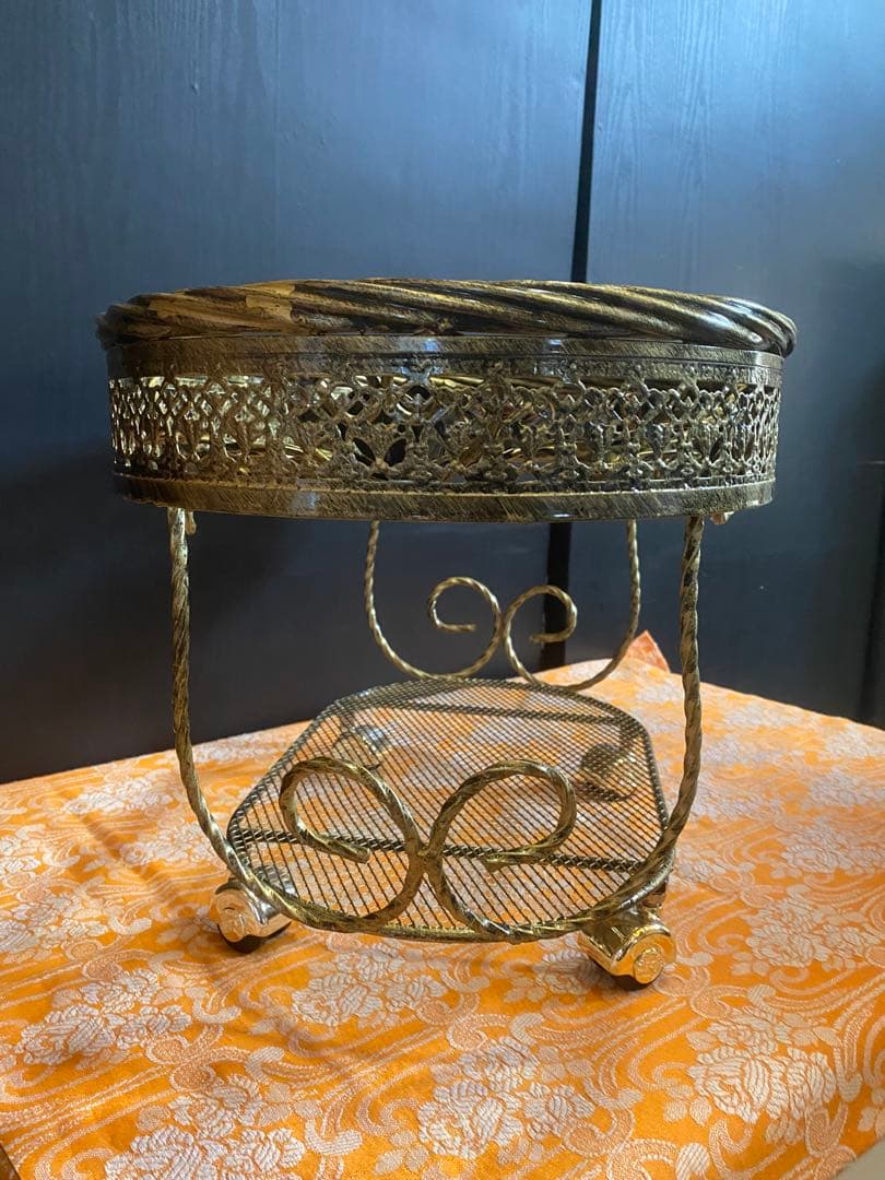 アンティーク ローズ♦️ロココ シェルフ♦️アイアン×タイル♦️お揃いのテーブルあり