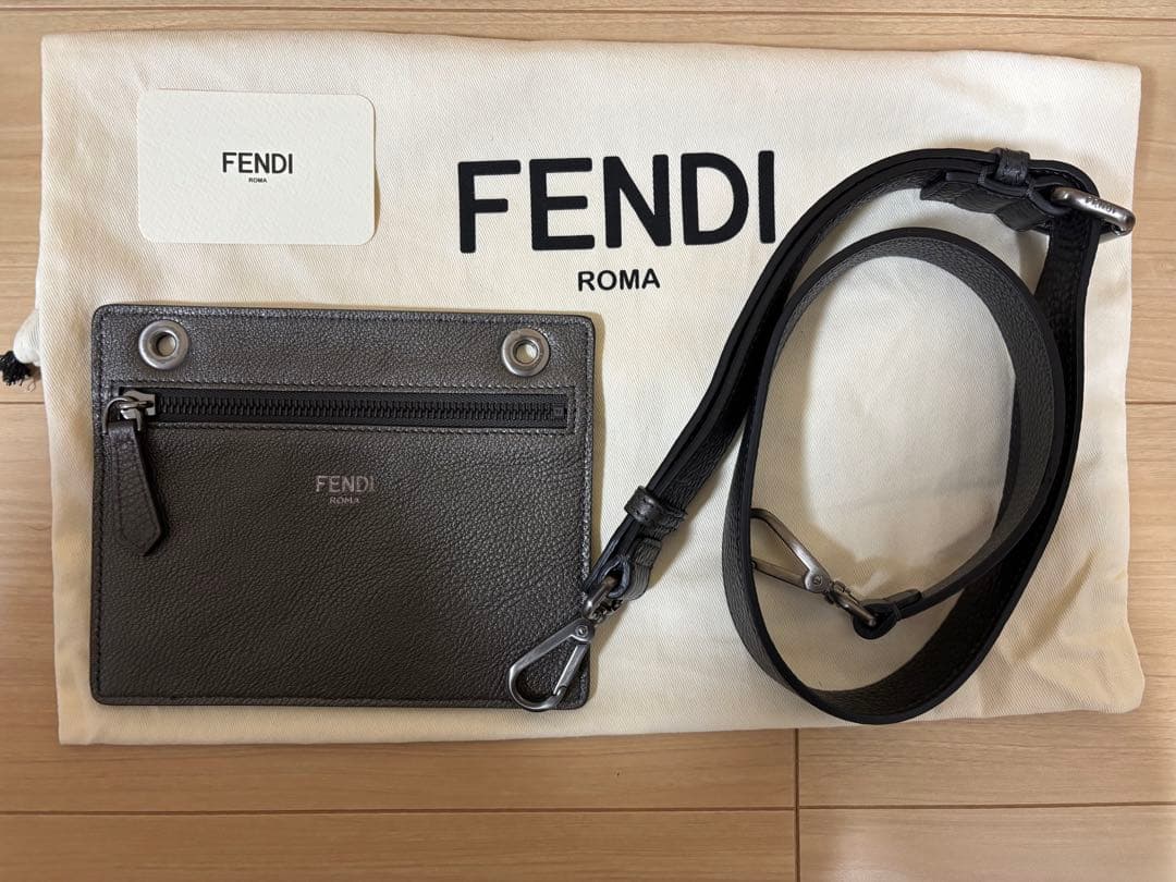 FENDI ピーカブー ISeeU スモール