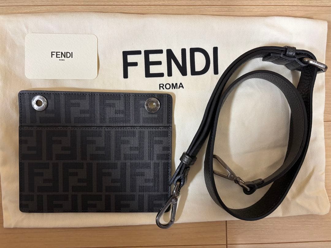 FENDI ピーカブー ISeeU スモール
