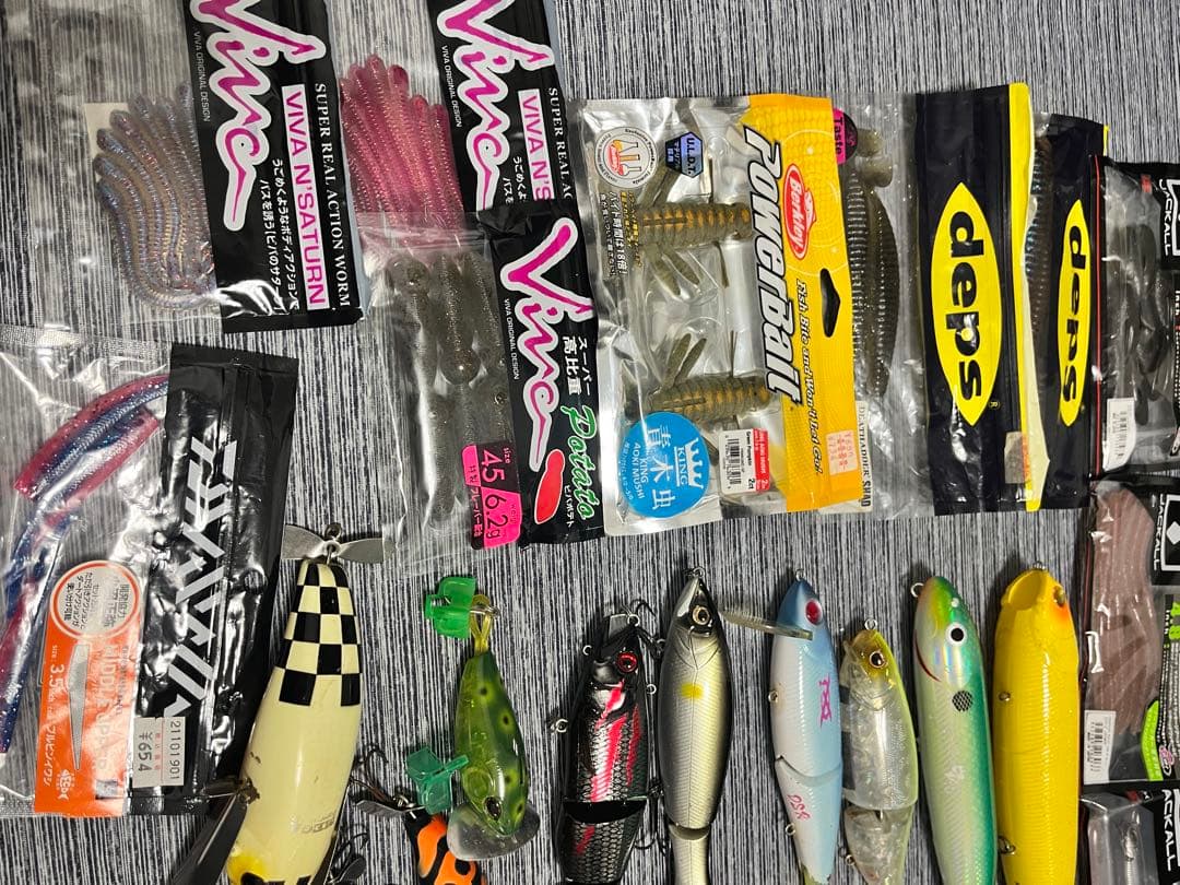 バス釣り引退☆早い者勝ち☆激安☆バス釣り引退☆人気☆ルアー色々☆大量☆投げ売り☆