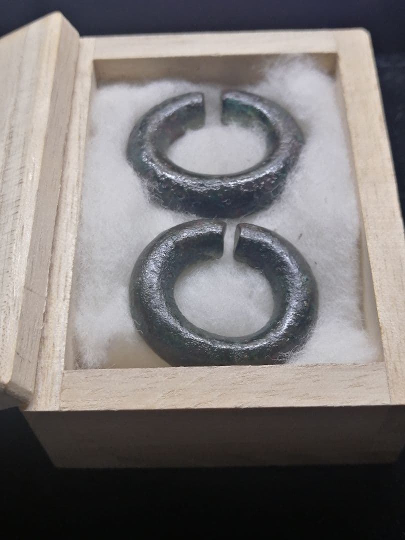 ★【古墳期】『高麗青銅耳環』　　二対。本物　古墳よりの発掘品です。極美品。