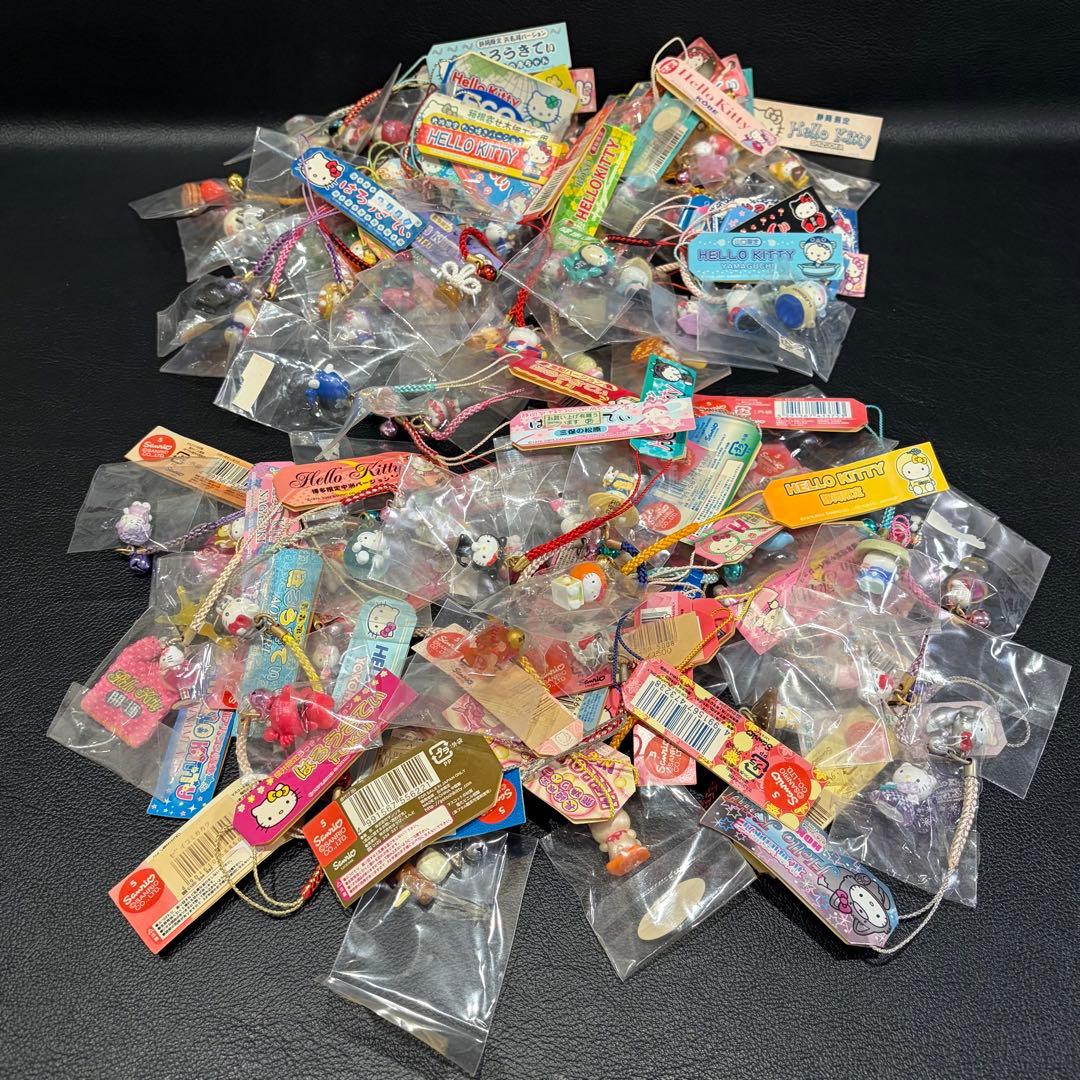 【未使用品】ハローキティ　ご当地ストラップ　80点　まとめ売り！