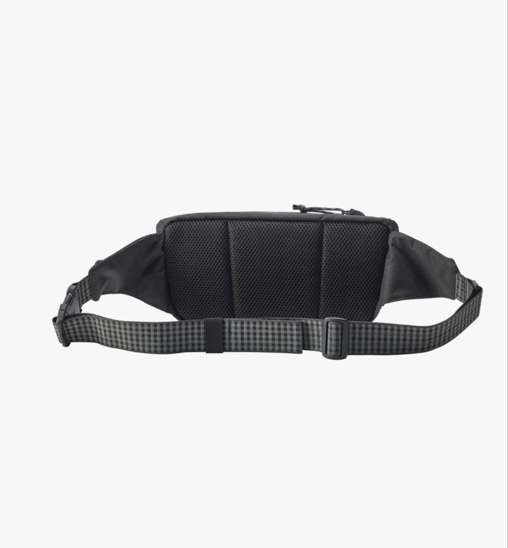 ボディバッグ　NEW ERA® familiar