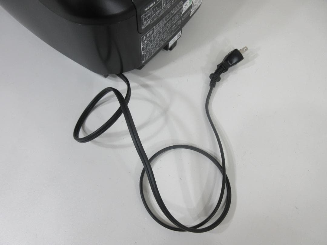 M1221Z 東芝 真空圧力IH炊飯器 5.5合炊 RC-10ZWT 2022年