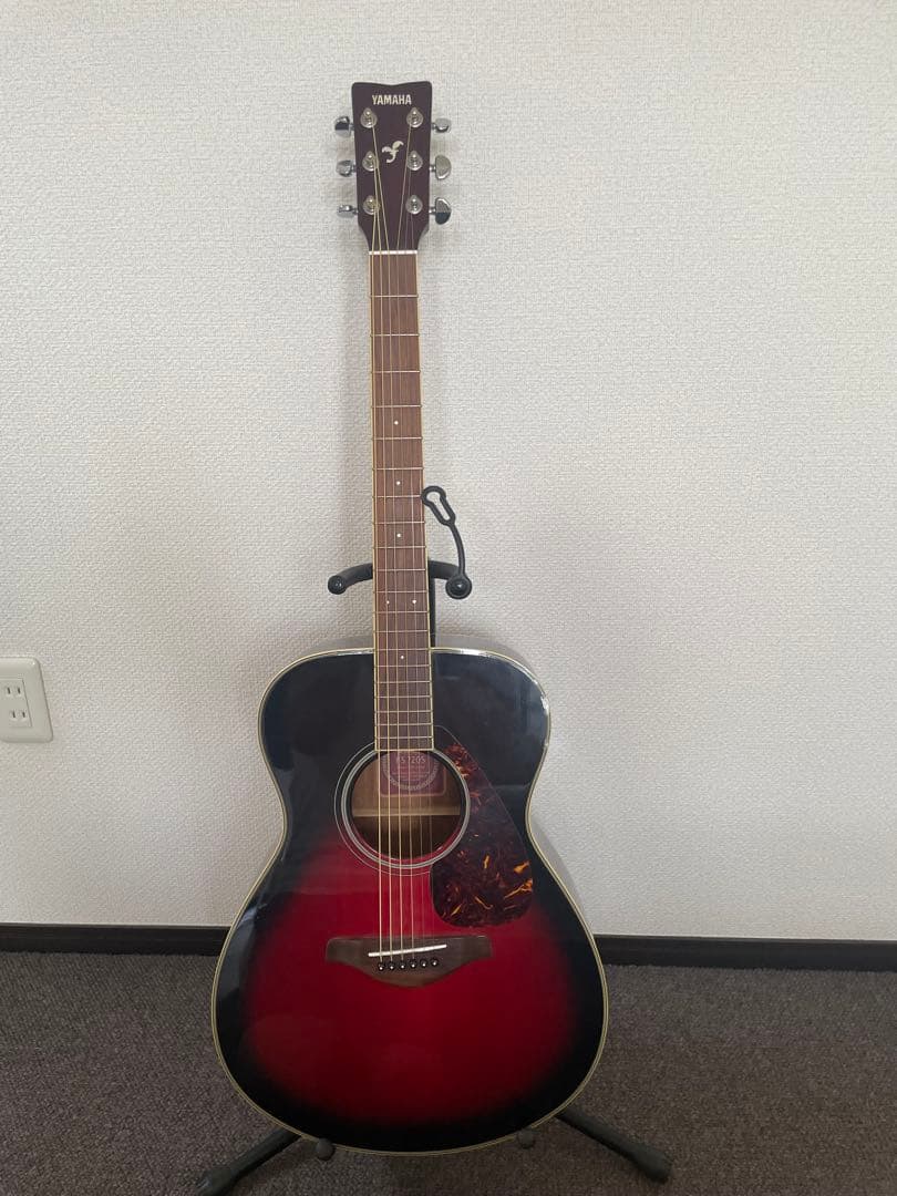 Yamaha アコースティックギター　カポ付き レッド/ブラック　FS720S
