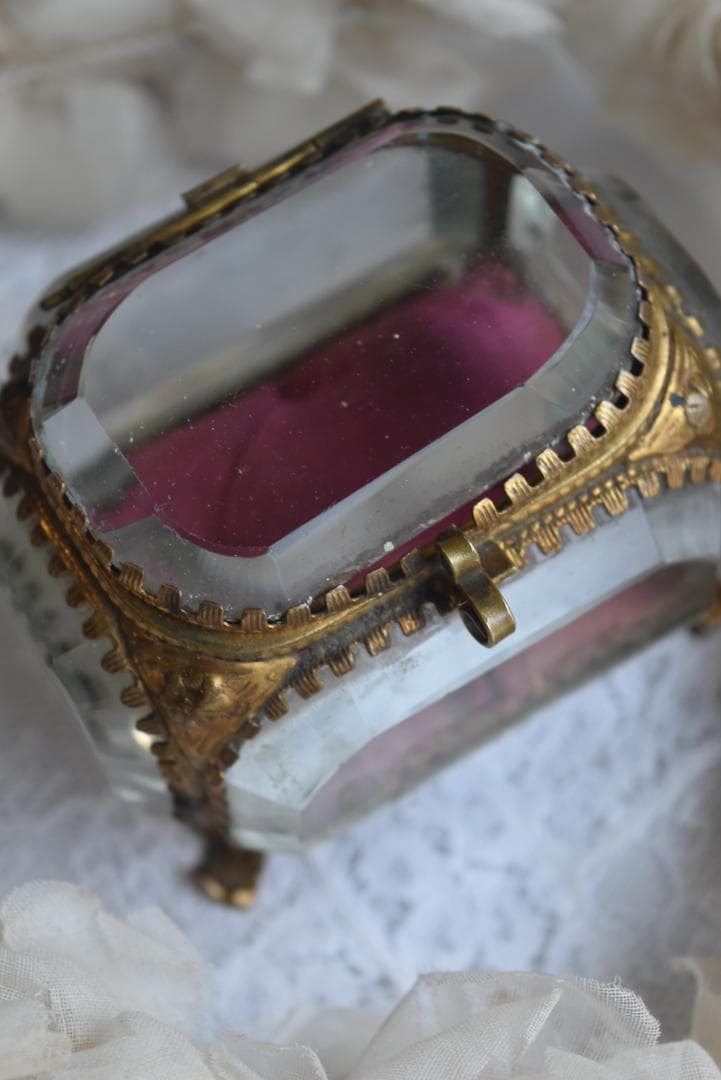 フランスN3　美しい宝石箱　シルク地　ジュエリーボックス　アンティーク