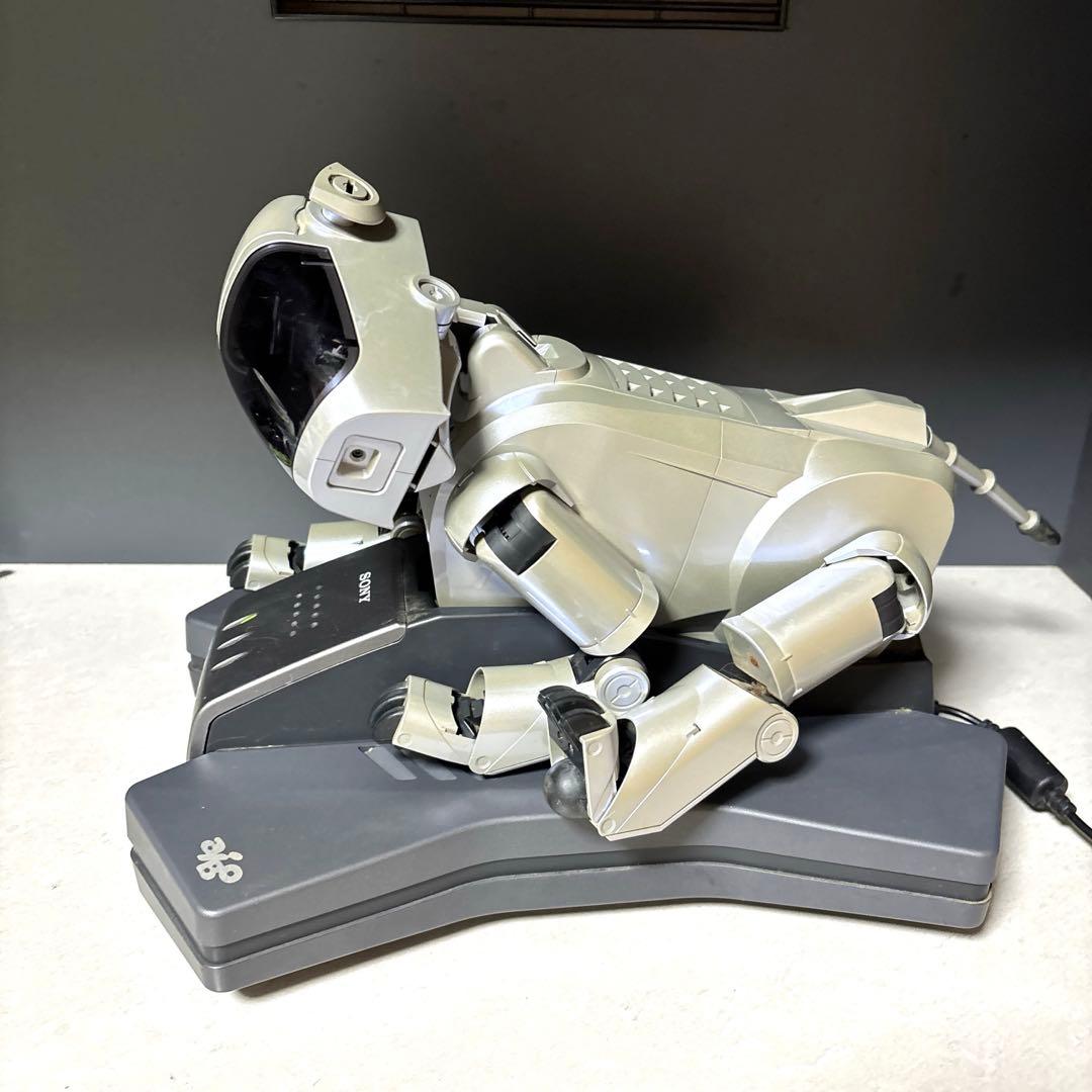 SONY AIBO ERS-111 シルバー色　犬　ジャンク品