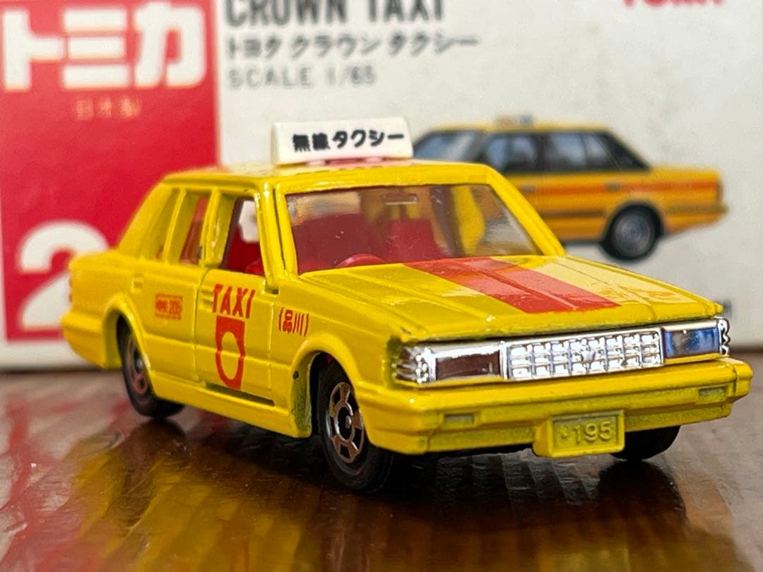 トミカ 28 トヨタ クラウン タクシー