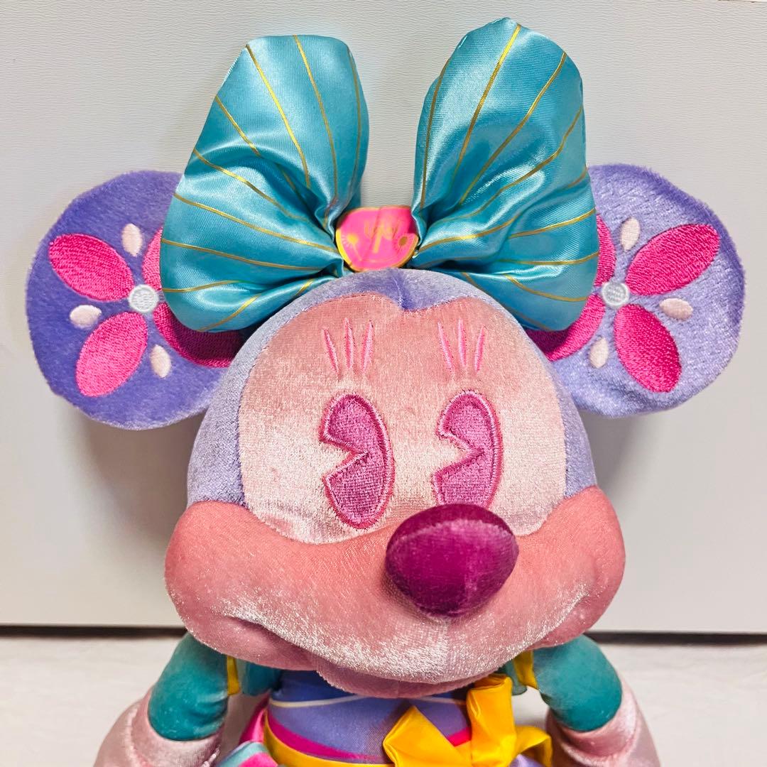 ディズニー　海外　ミニー　イッツアスモールワールド　ぬいぐるみ