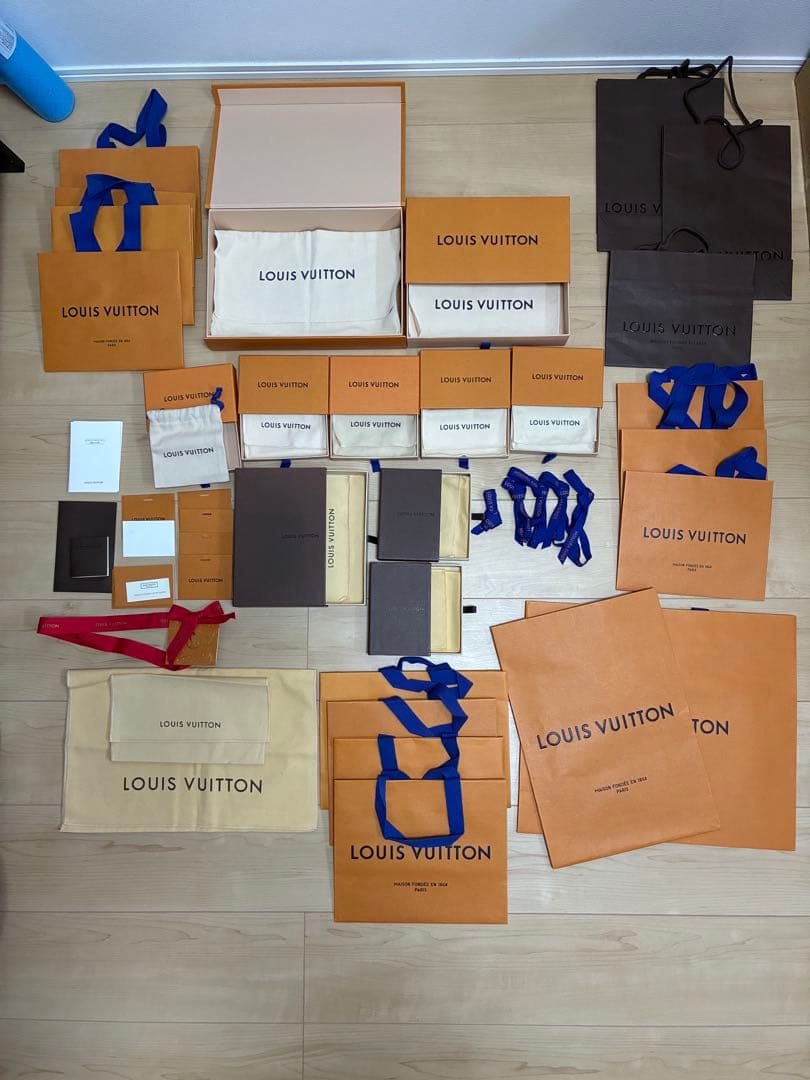 LOUIS VUITTON ショップ袋・箱・メッセージカード・保存袋・リボン