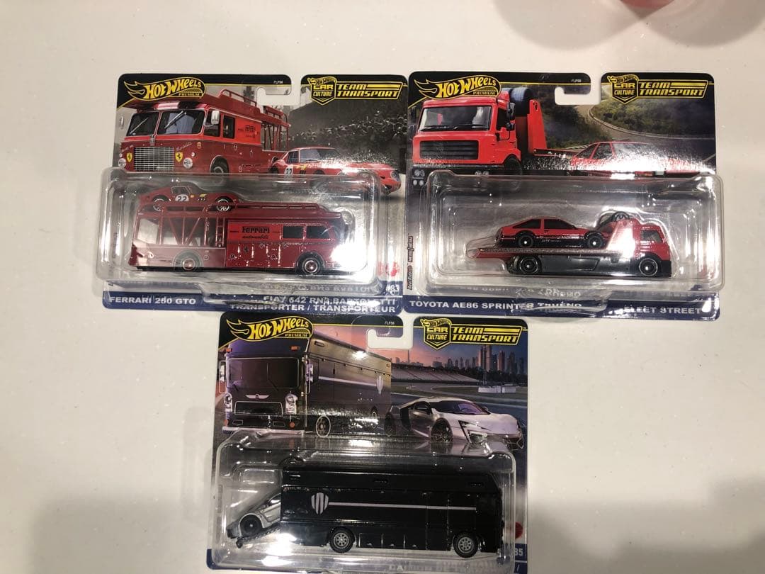 ホットウィール チームトランスポート3個セット フェラーリ AE86 LYKAN