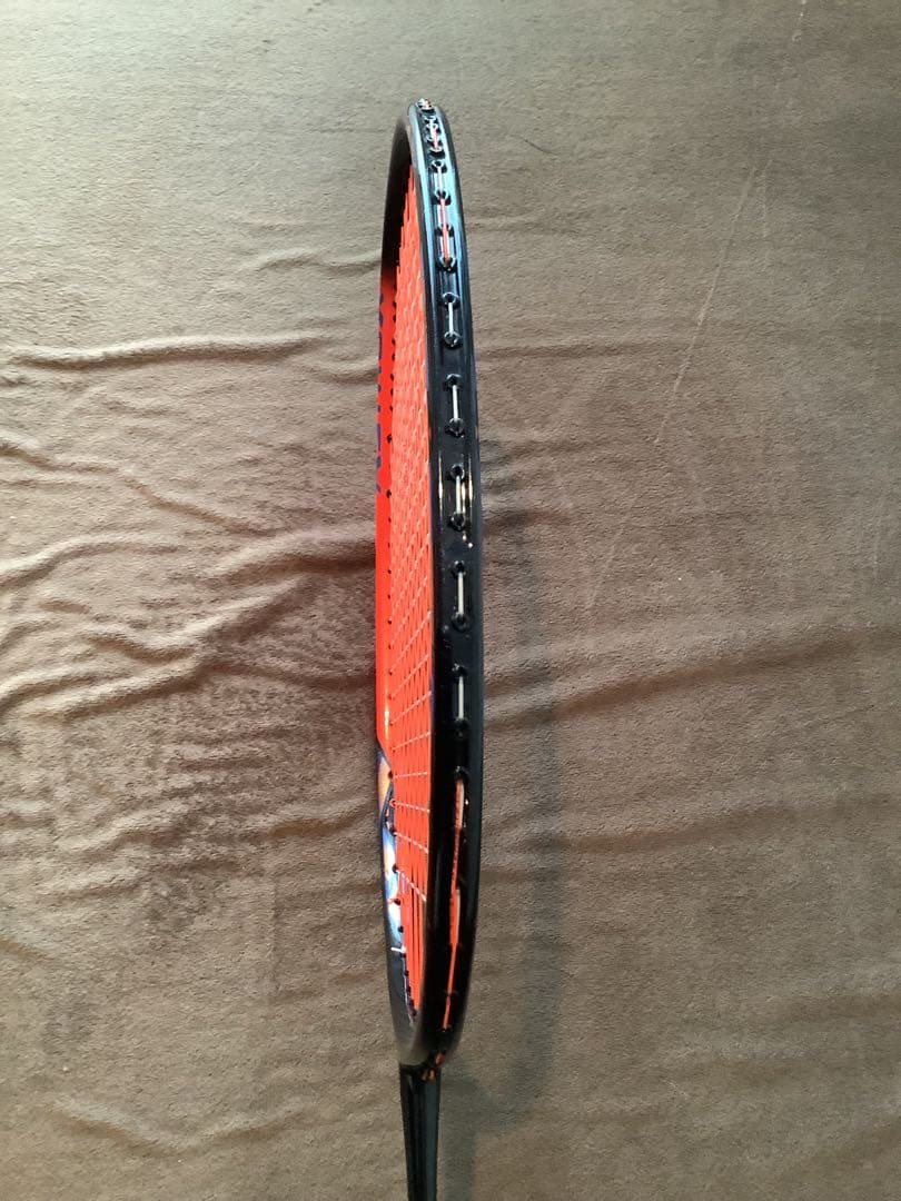 美品！廃盤品！ヨネックス　アストロクス77 プロ 4UG5 ガット付