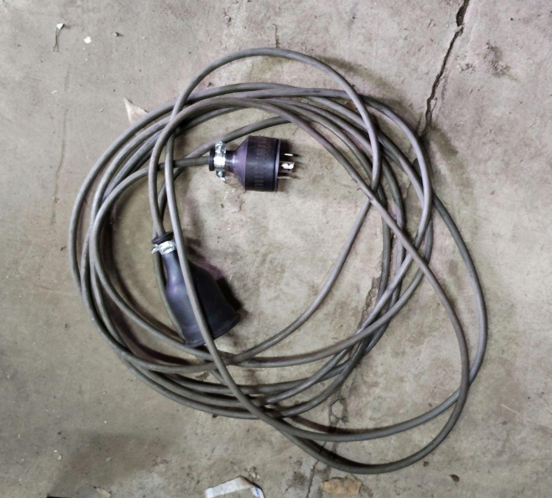 新ダイワ　エンジン三相発電機　三相200/単相100