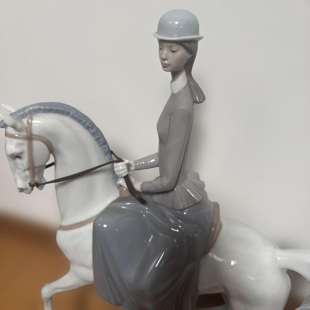 LLADRO 白い馬の少女