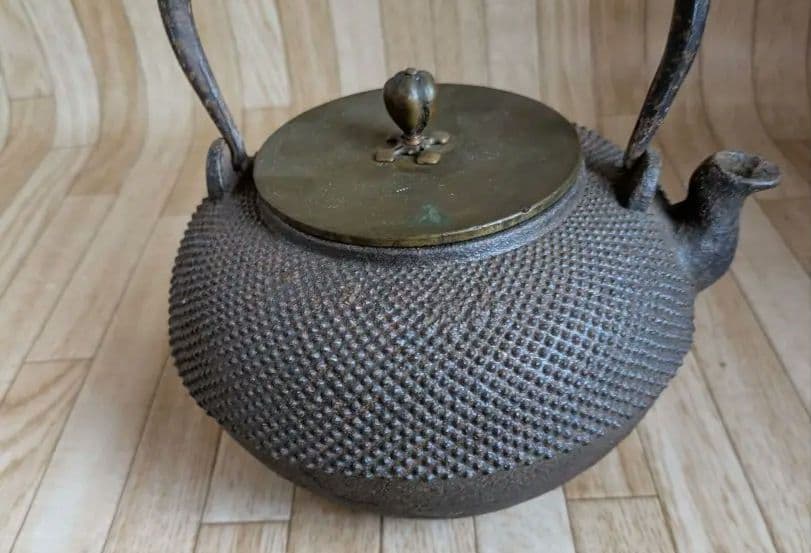 鋳鉄製　鉄瓶　龍文堂造　送料無料