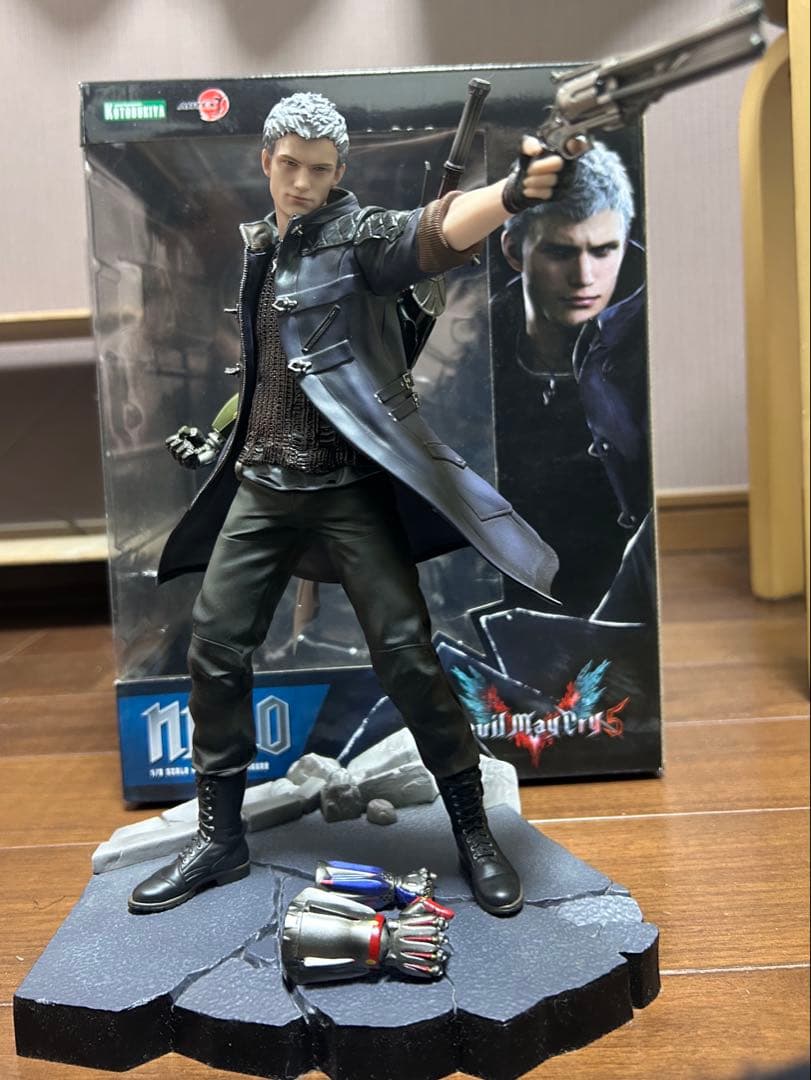 デビルメイクライ5 ネロ フィギュア