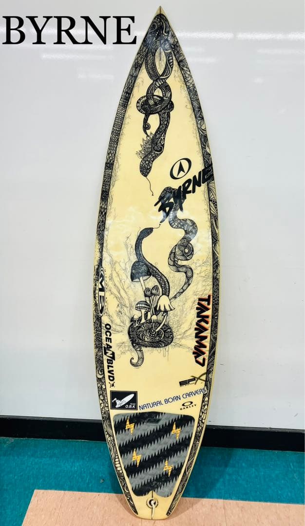 byrne サーフボード　フィン付き　美品　エスニック　蛇　茸　スネーク　キノコ