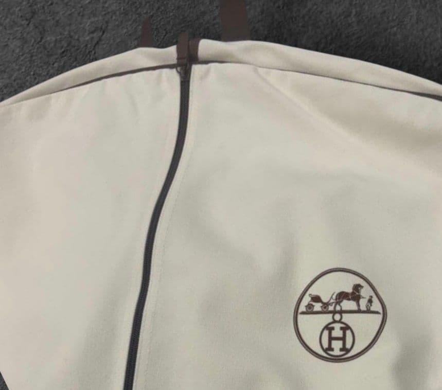 Hermès アイボリー ガーメントバッグ 洋服に付いてくる衣類ケース4枚美品