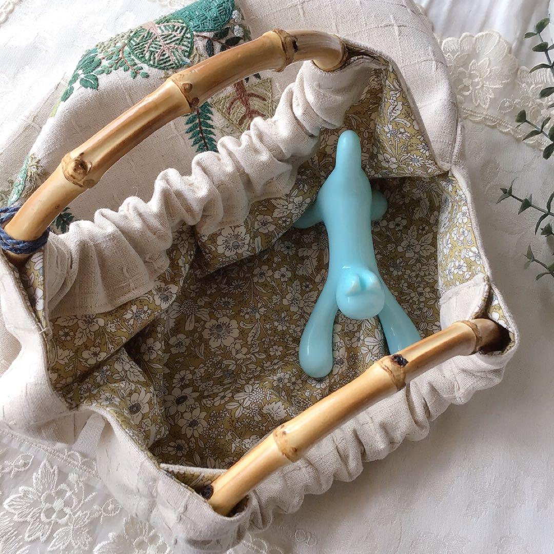 森の散歩道のバンブーバック　手刺繍　ハンドメイド