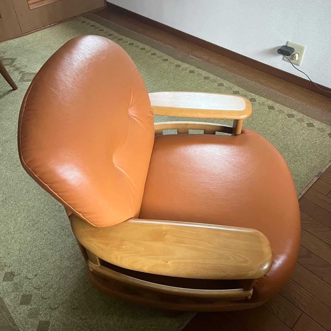 カリモク　回転式アームチェア　ソファ　1人掛け　ラック付き　たのめる便　送料込