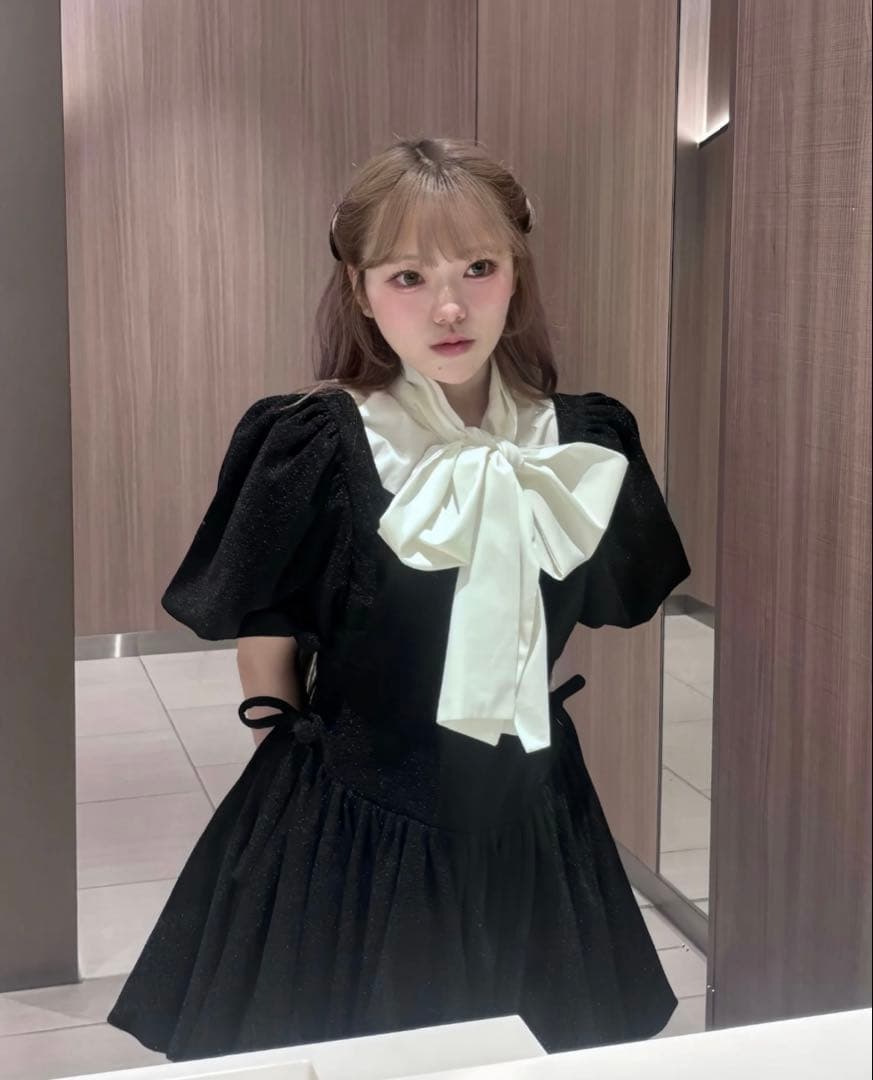 レース付きブラックミニワンピース