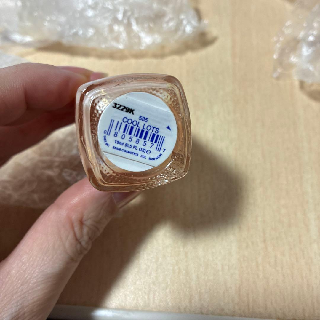 ネイルカラー・マニキュア essie 585 cool lots