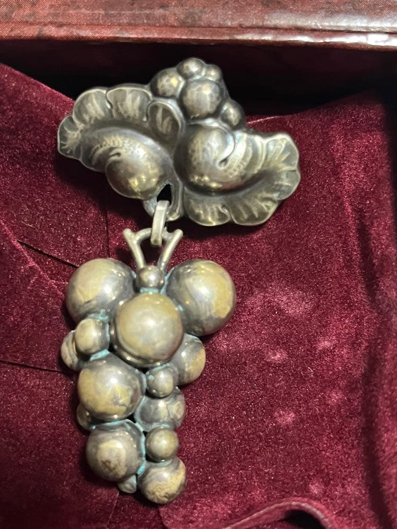   シルバー925 ブドウブローチ