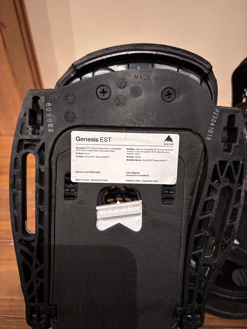 Burton genesis est sサイズ バートン ジェネシス