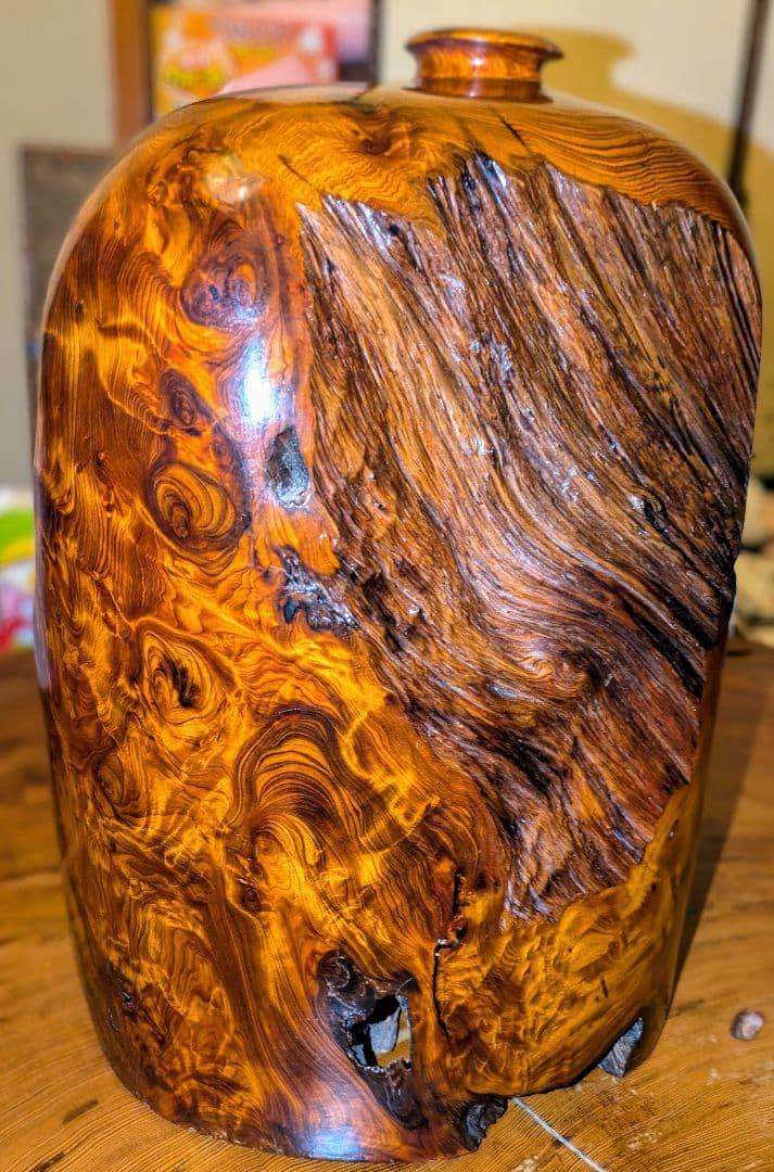屋久杉　飾り壺