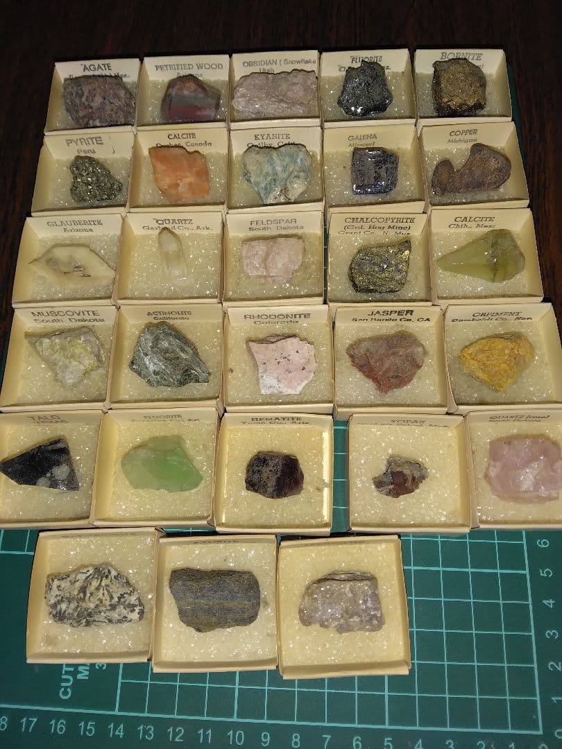 世界の鉱物標本セット　鉱物　鉱石　宝石　天然石　石　28点