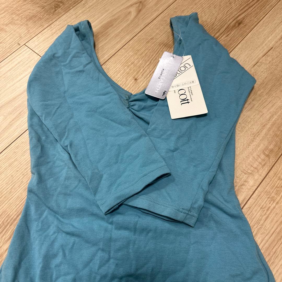 新品　青の長袖Vネックレオタード