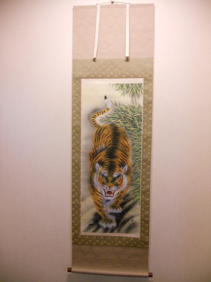 掛け軸 玉峰 猛虎 絹本 希少 軸装 茶道具 掛軸 美品 です。