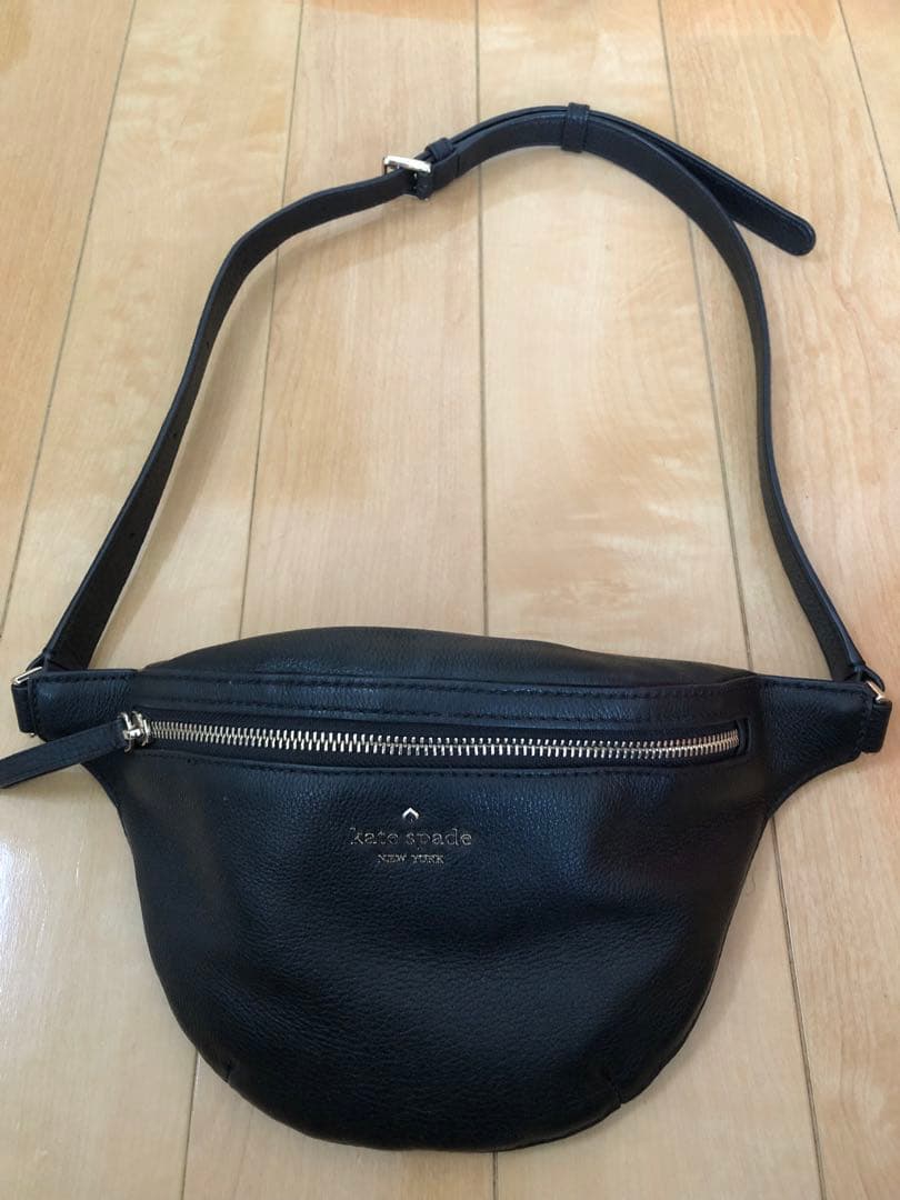 未使用品・kate spade 黒 レザー ボディバッグ・ウエストポーチ