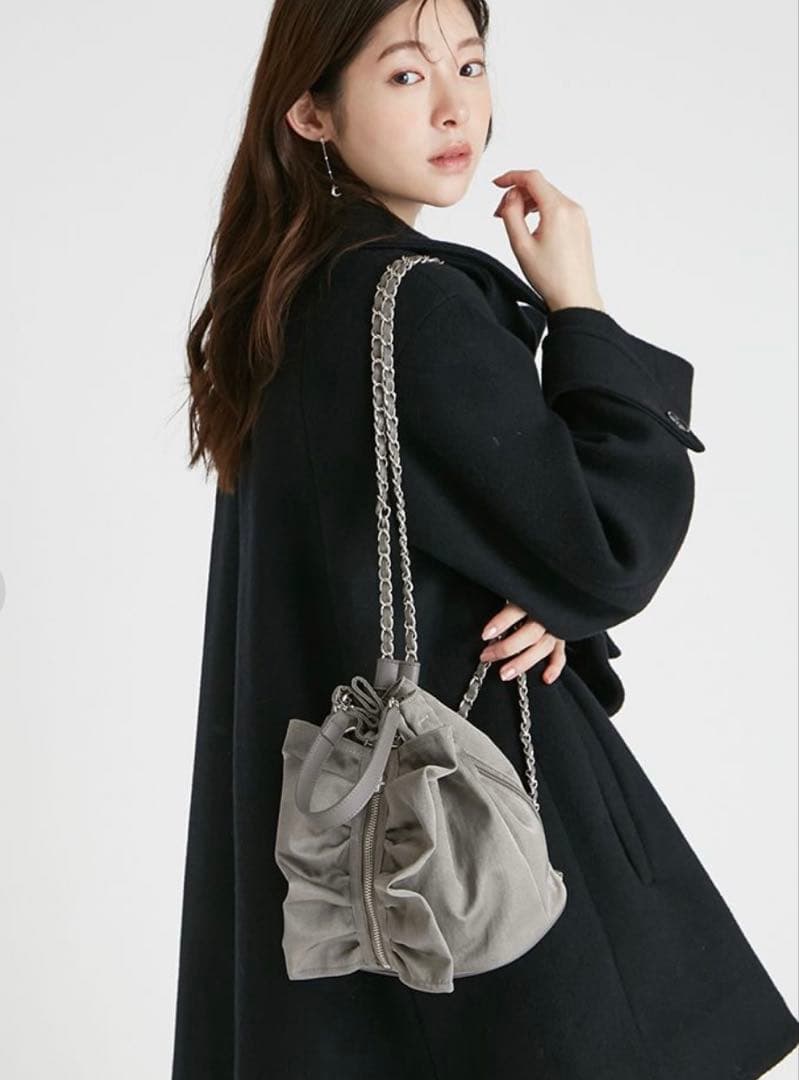 セルフォード チェーンショルダーフリルサック グレー
