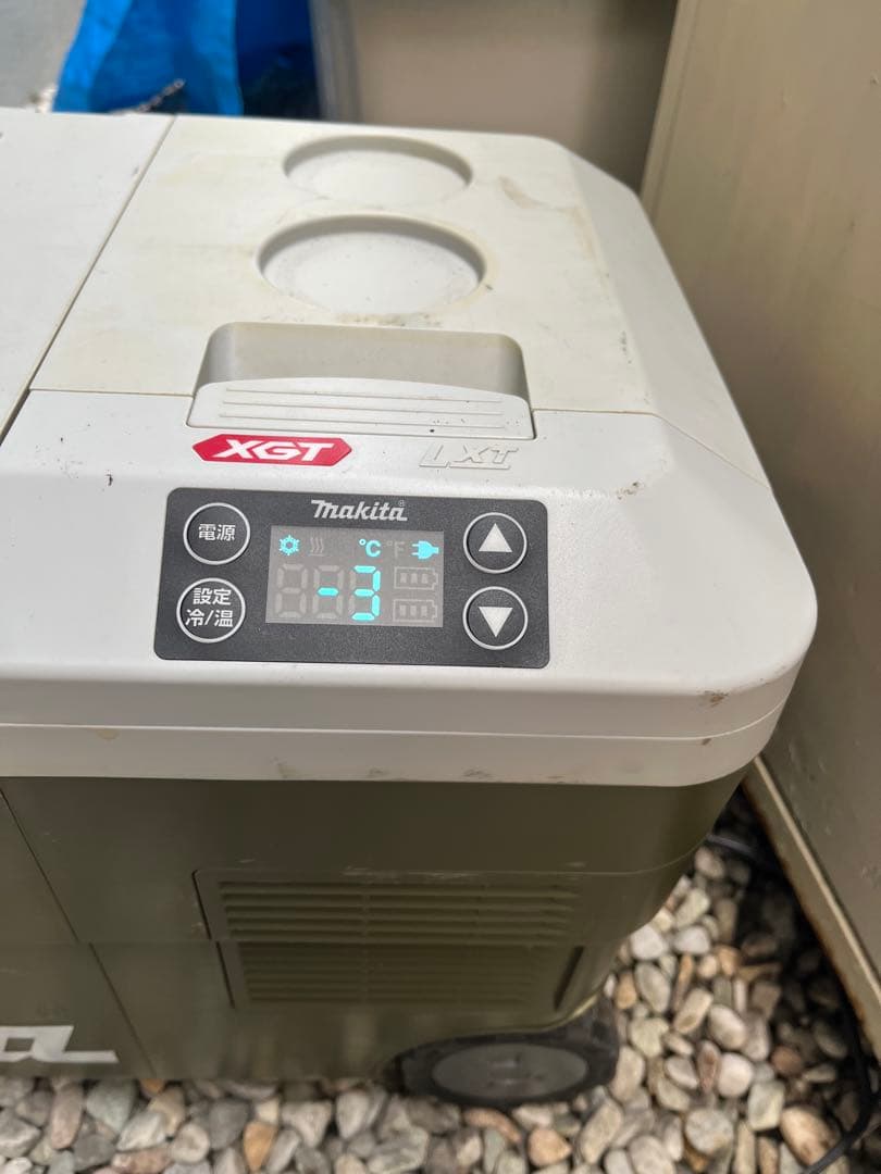 (h) マキタ　充電式保冷温庫　CW001G