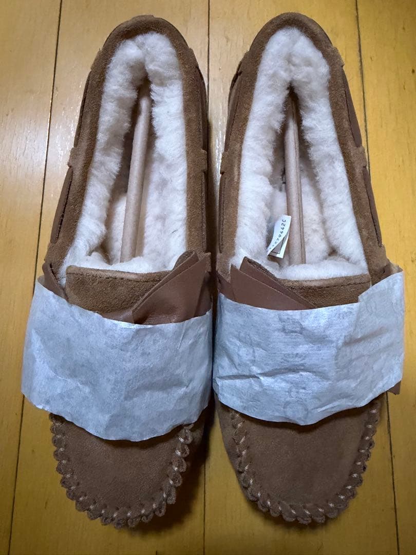 【新品未使用】UGG リボン付きモカシン チェスナット 23㎝