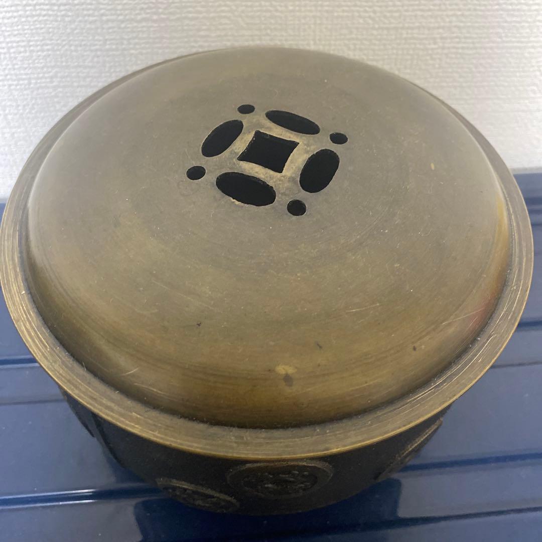 装飾的な金属製香炉